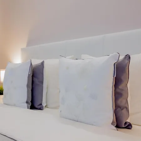 Bright & Stylish In Chipeque, Cristianos Apartment *