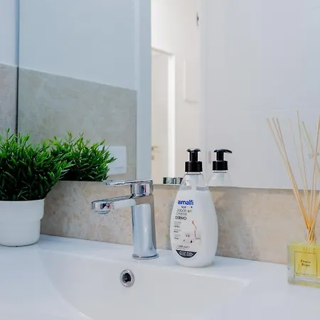 Bright & Stylish In Chipeque, Cristianos Apartment *