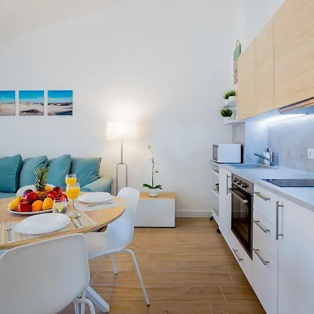 Apartment Bright & Stylish In Chipeque, Cristianos