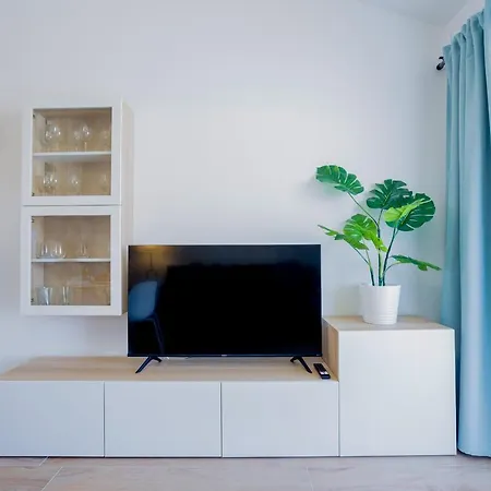 Bright & Stylish In Chipeque, Cristianos Apartment *