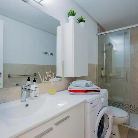 Bright & Stylish In Chipeque, Cristianos Apartment *