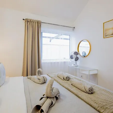 Bright & Stylish In Chipeque, Cristianos