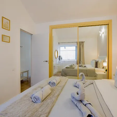 Bright & Stylish In Chipeque, Cristianos